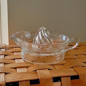 VTG HAZEL ATLAS GLASS JUICER/REAMER SWIRL ART DECO HANDLE SPOUT CRISS CROSS